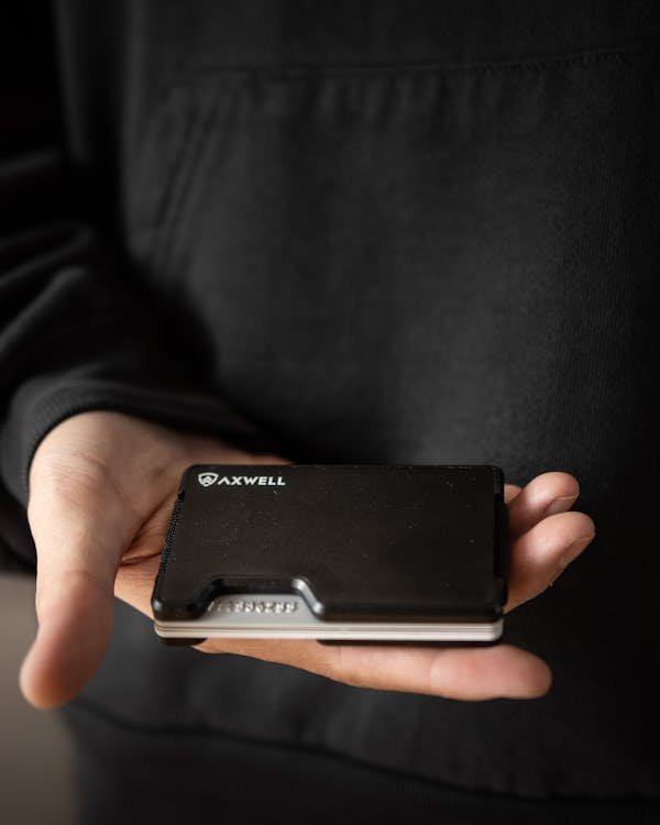 Porte carte bois : alliez style et durabilité en un clin d'œil